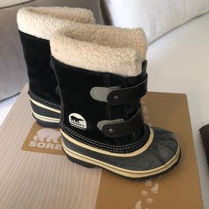 Kids sorel boots.